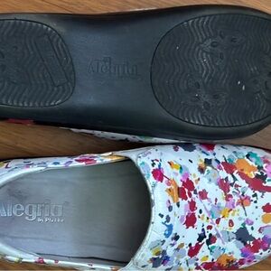 Alegria Women's Colorful Patterned Mules